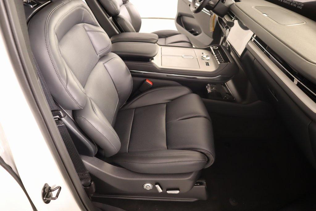new 2025 Lincoln Navigator car, priced at $105,778