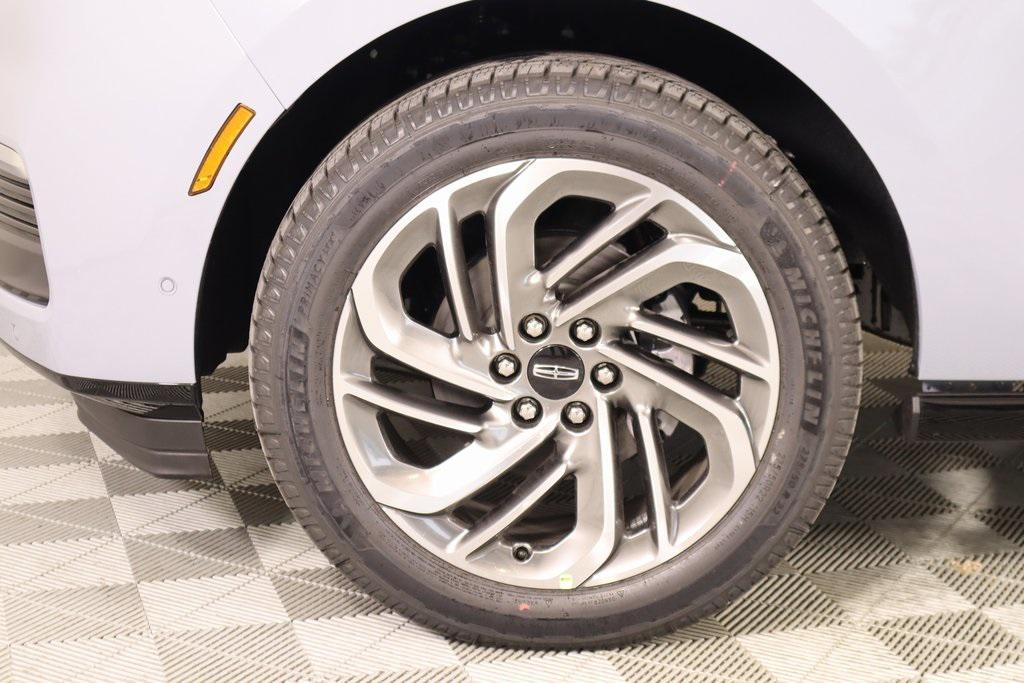 new 2025 Lincoln Navigator car, priced at $102,182