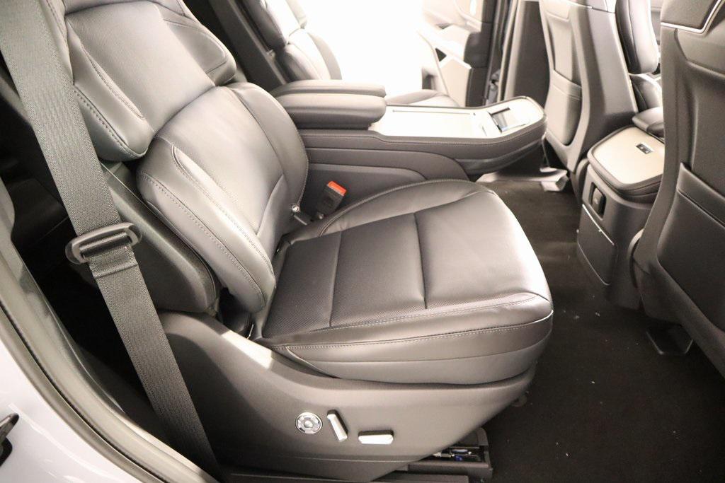 new 2025 Lincoln Navigator car, priced at $102,182
