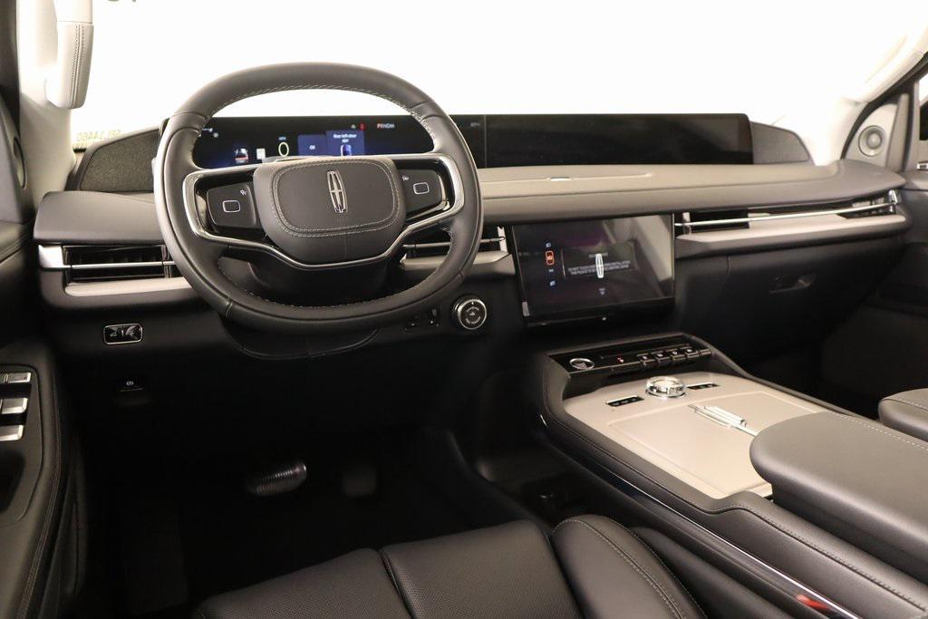 new 2025 Lincoln Navigator car, priced at $102,182