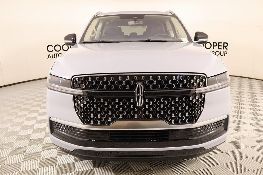 new 2025 Lincoln Navigator car, priced at $102,182