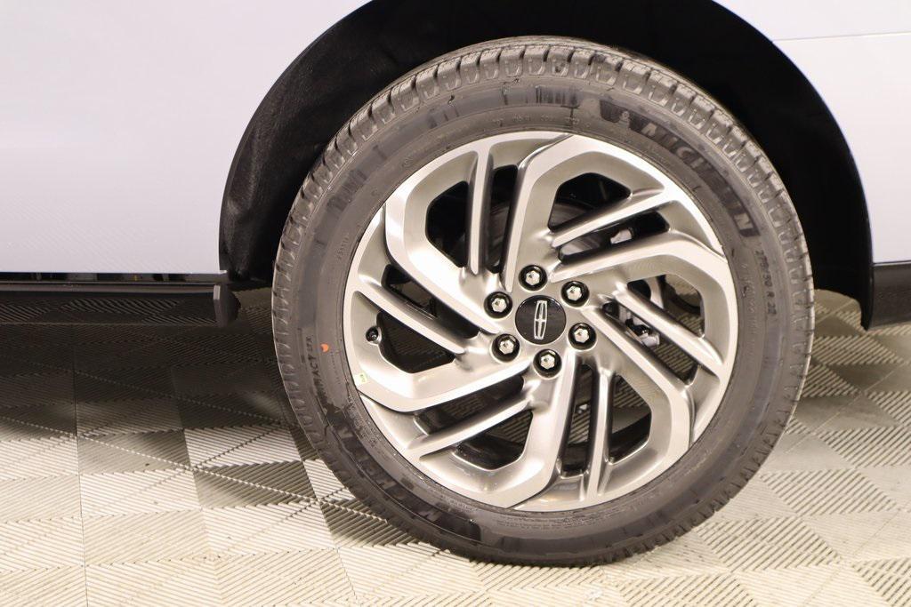 new 2025 Lincoln Navigator car, priced at $102,182