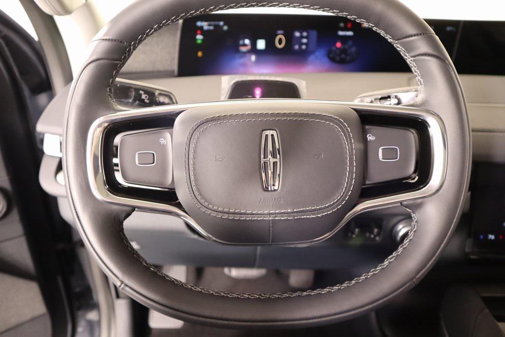 new 2025 Lincoln Navigator car, priced at $102,182