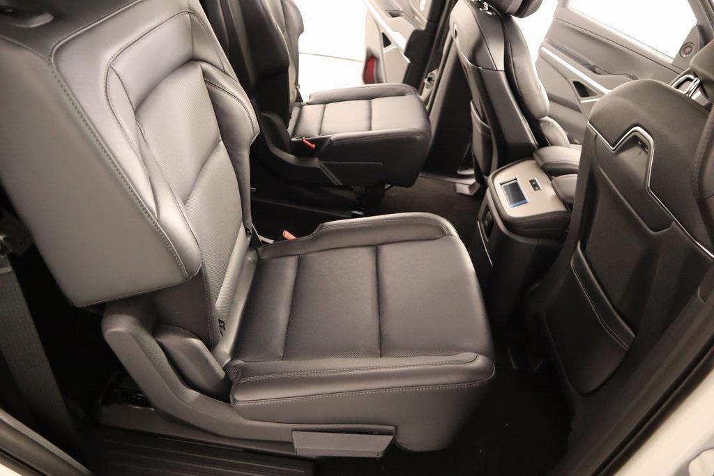 new 2025 Lincoln Navigator car, priced at $99,418