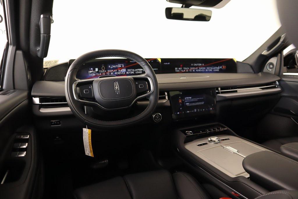 new 2025 Lincoln Navigator car, priced at $99,418