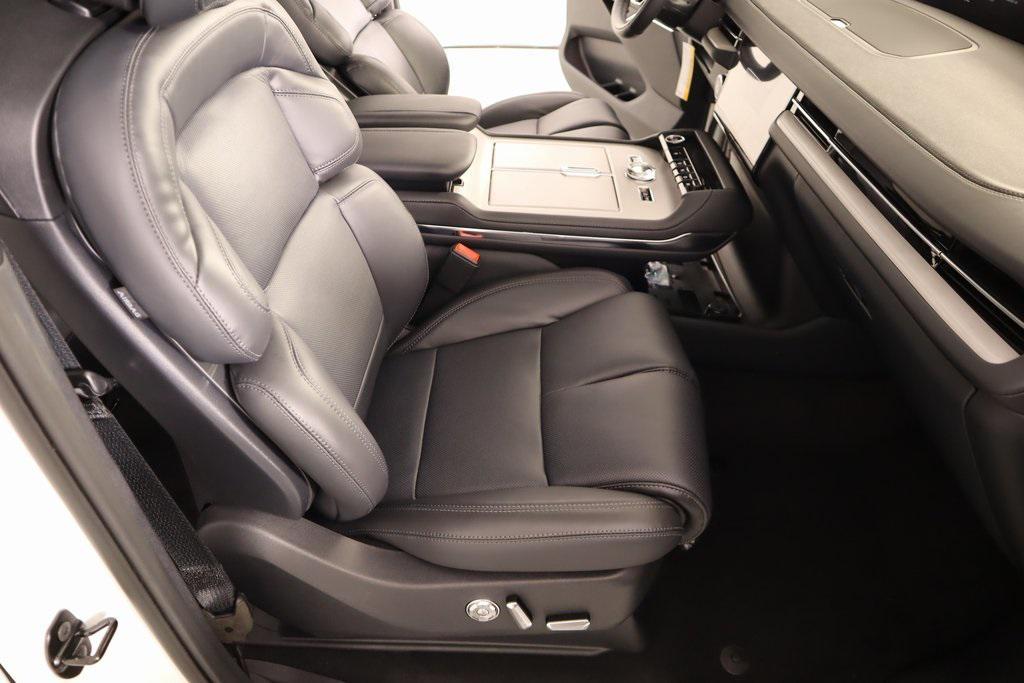 new 2025 Lincoln Navigator car, priced at $99,418