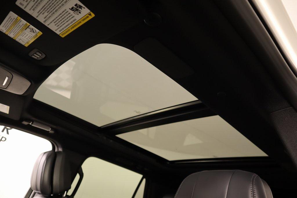 new 2025 Lincoln Navigator car, priced at $99,418