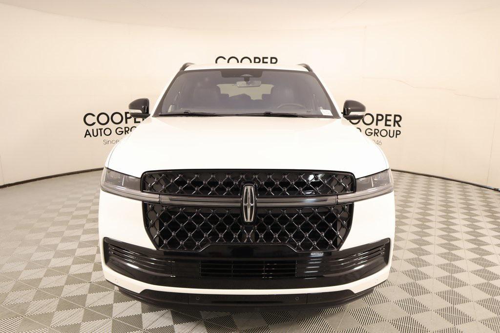 new 2025 Lincoln Navigator car, priced at $99,418