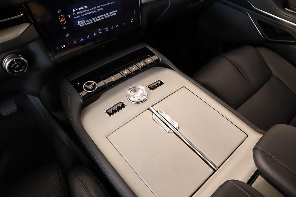new 2025 Lincoln Navigator car, priced at $99,418