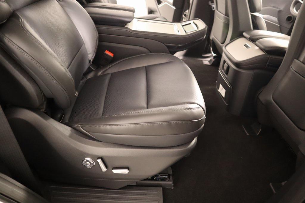 new 2025 Lincoln Navigator car, priced at $105,542