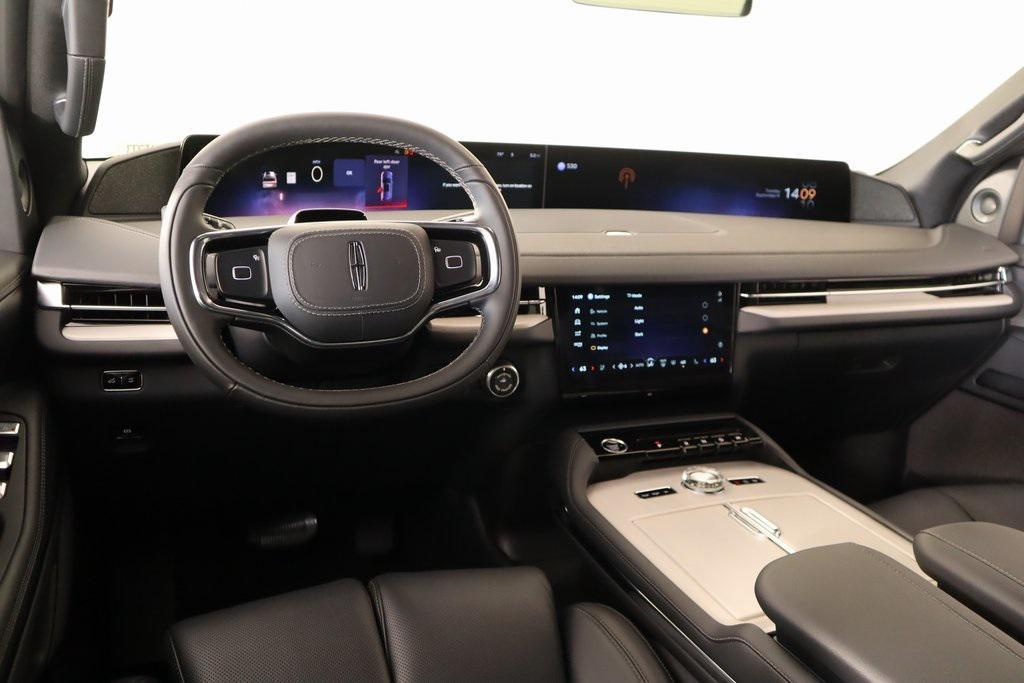 new 2025 Lincoln Navigator car, priced at $105,542