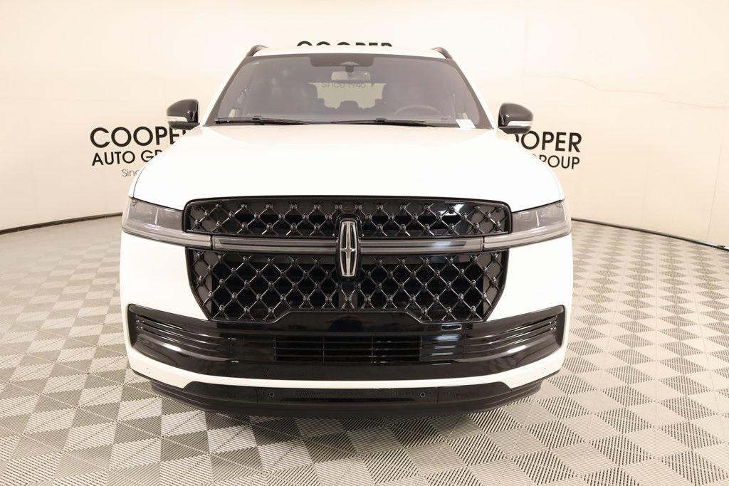 new 2025 Lincoln Navigator car, priced at $105,542
