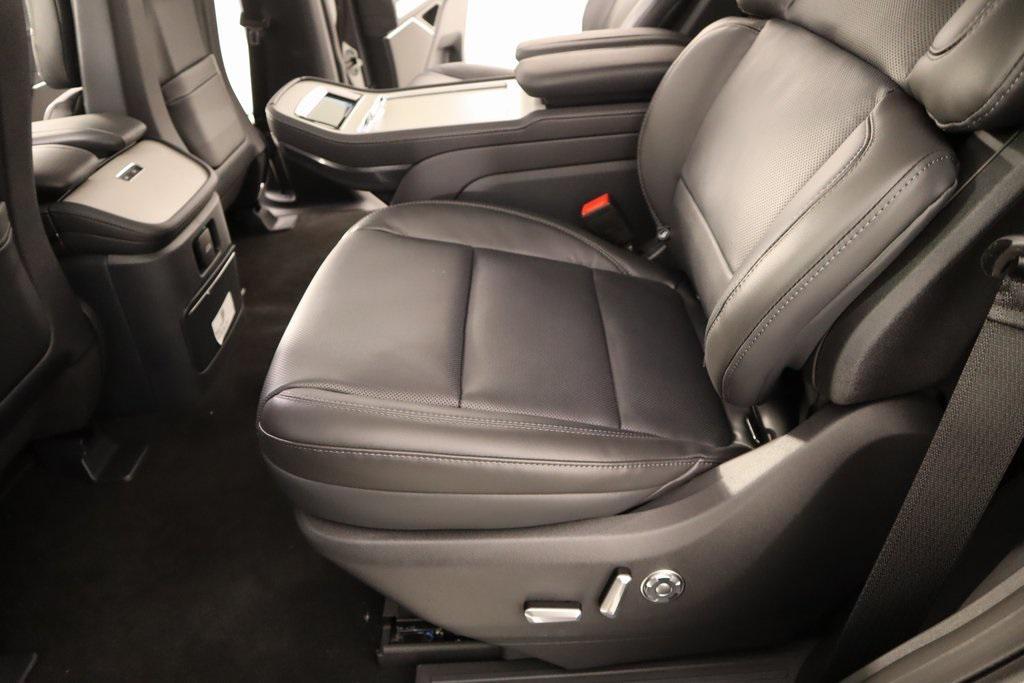 new 2025 Lincoln Navigator car, priced at $105,542