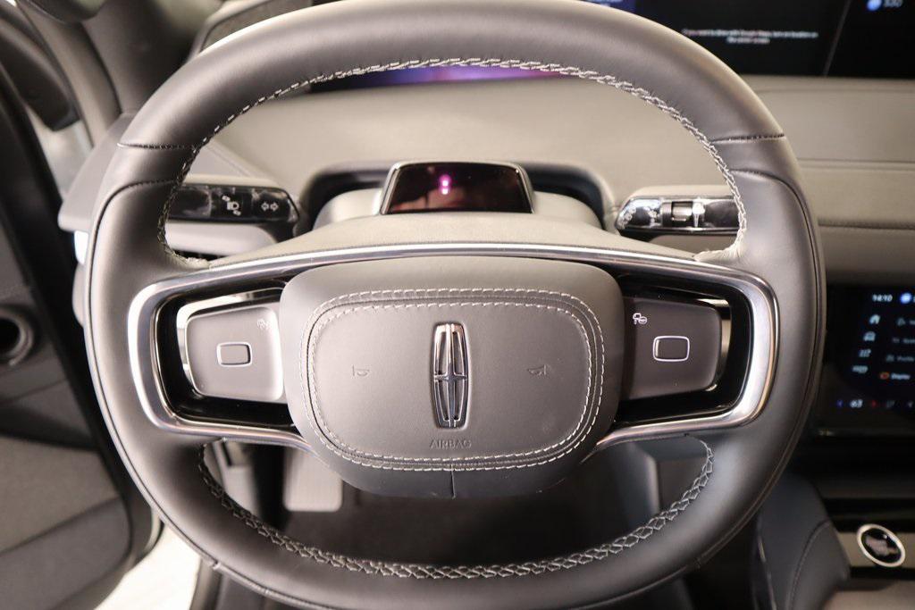 new 2025 Lincoln Navigator car, priced at $105,542