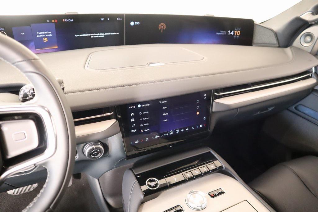 new 2025 Lincoln Navigator car, priced at $105,542