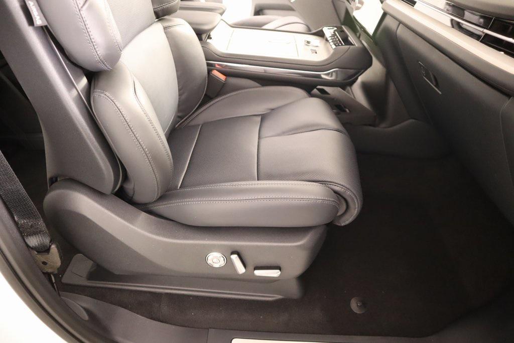 new 2025 Lincoln Navigator car, priced at $105,542