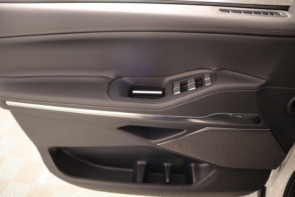 new 2025 Lincoln Navigator car, priced at $105,542
