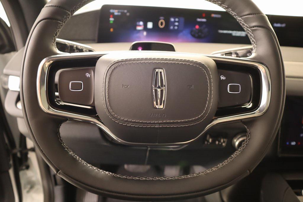 new 2025 Lincoln Navigator car, priced at $102,778