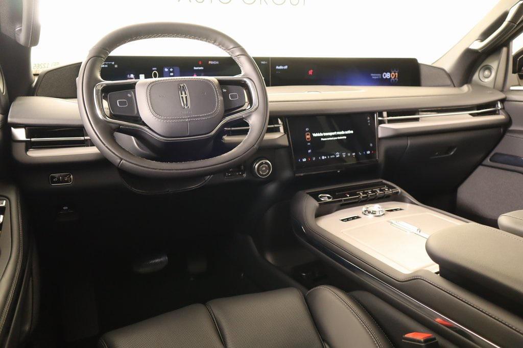 new 2025 Lincoln Navigator car, priced at $102,778