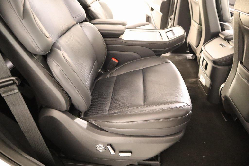 new 2025 Lincoln Navigator car, priced at $102,778