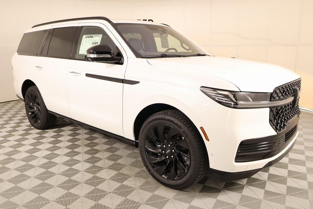 new 2025 Lincoln Navigator car, priced at $102,778