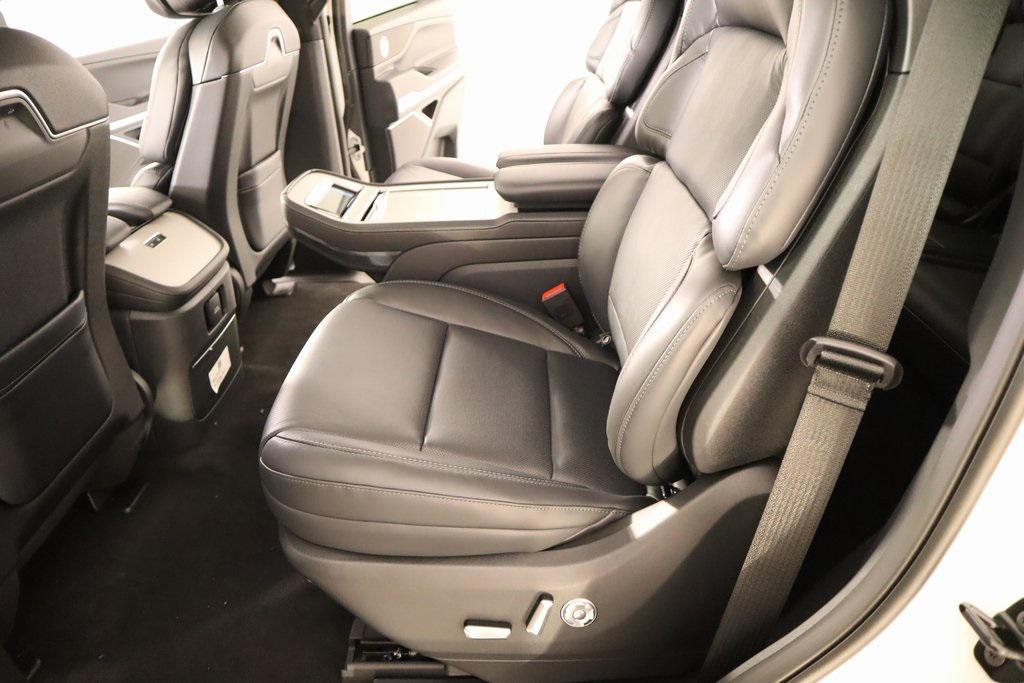 new 2025 Lincoln Navigator car, priced at $102,778