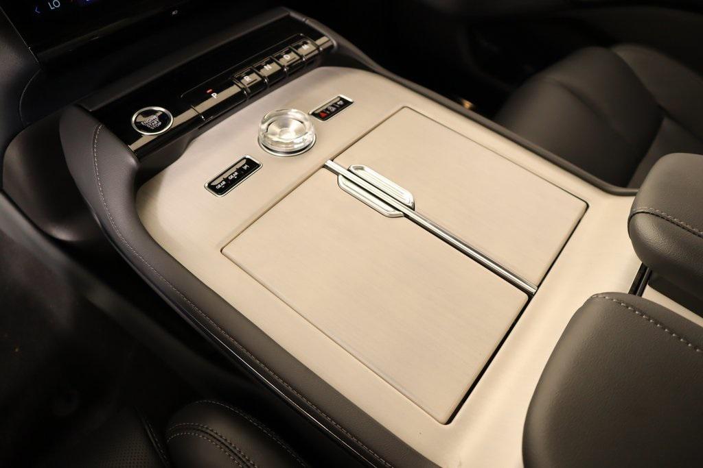 new 2025 Lincoln Navigator car, priced at $102,778