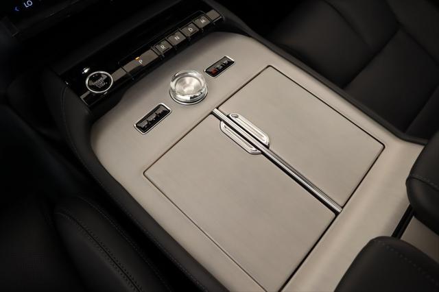 new 2025 Lincoln Navigator car, priced at $101,674