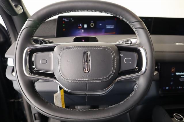 new 2025 Lincoln Navigator car, priced at $101,674