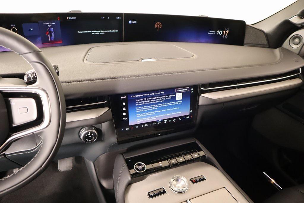 new 2025 Lincoln Navigator car, priced at $98,698