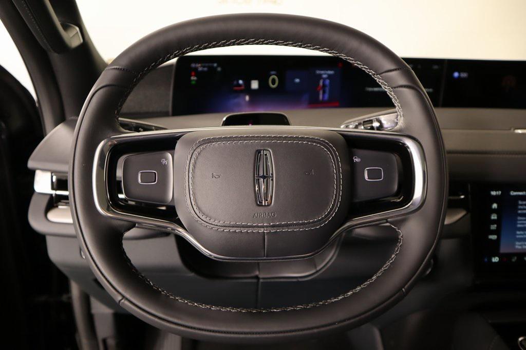 new 2025 Lincoln Navigator car, priced at $98,698
