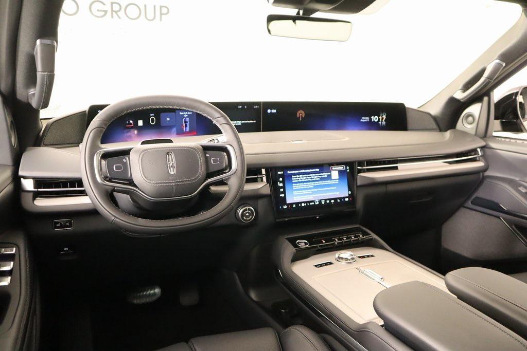 new 2025 Lincoln Navigator car, priced at $98,698