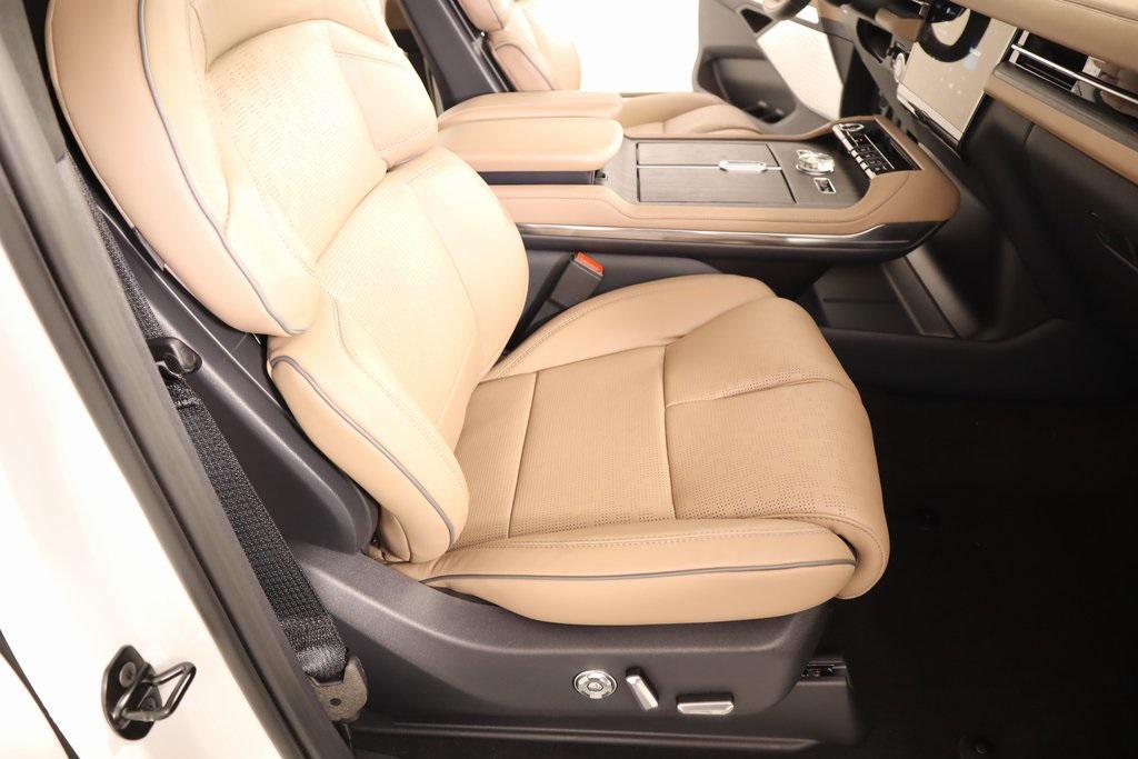 new 2025 Lincoln Navigator car, priced at $120,185