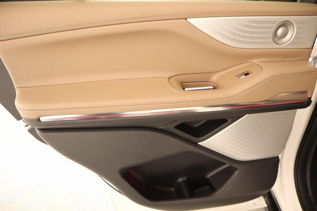 new 2025 Lincoln Navigator car, priced at $120,185