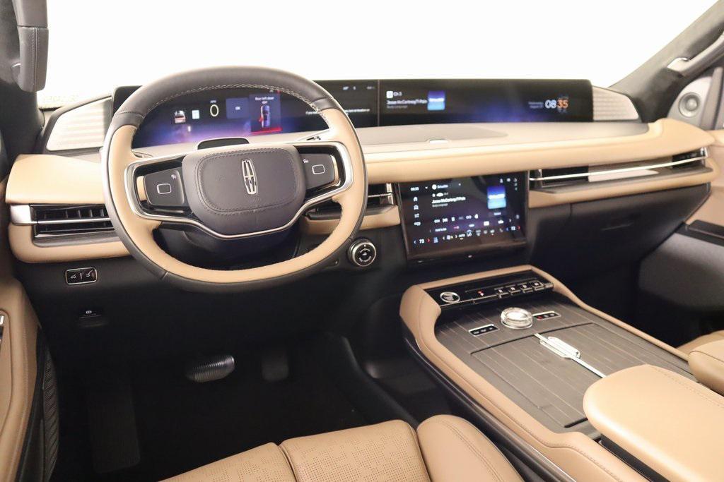 new 2025 Lincoln Navigator car, priced at $120,185