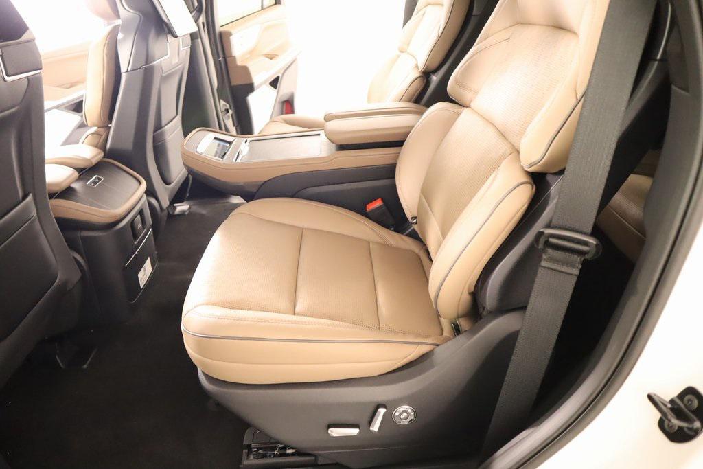 new 2025 Lincoln Navigator car, priced at $120,185