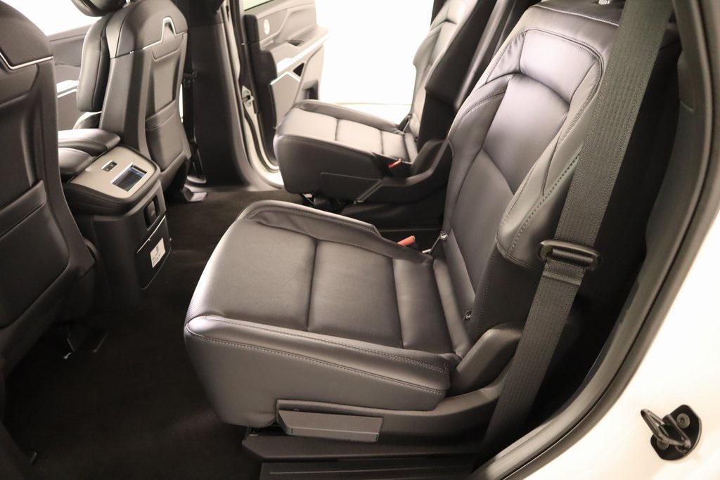 new 2025 Lincoln Navigator car, priced at $102,418