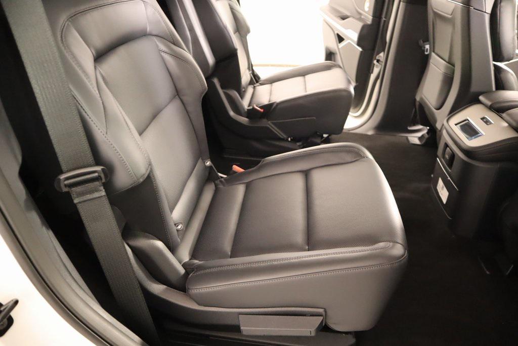 new 2025 Lincoln Navigator car, priced at $102,418