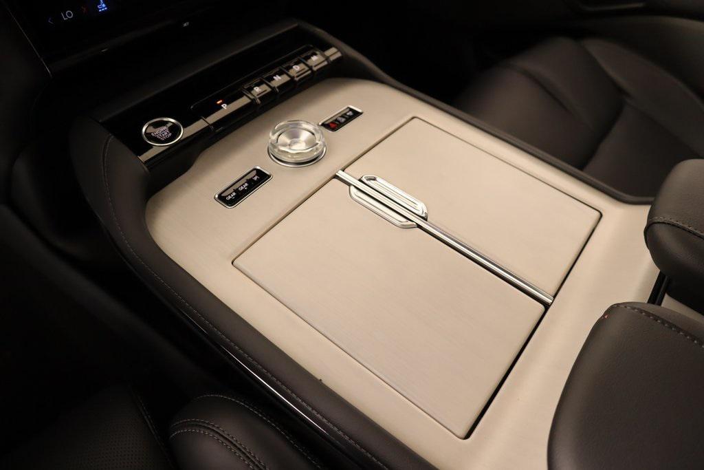 new 2025 Lincoln Navigator car, priced at $102,418