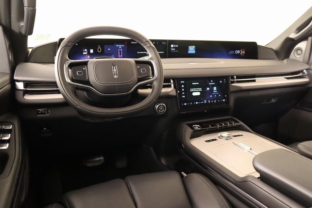 new 2025 Lincoln Navigator car, priced at $102,418