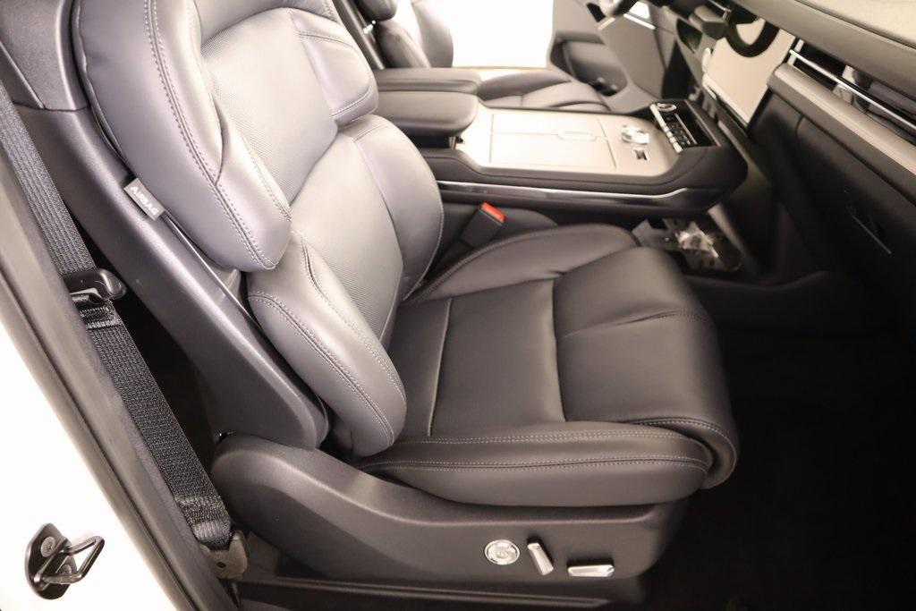 new 2025 Lincoln Navigator car, priced at $102,418
