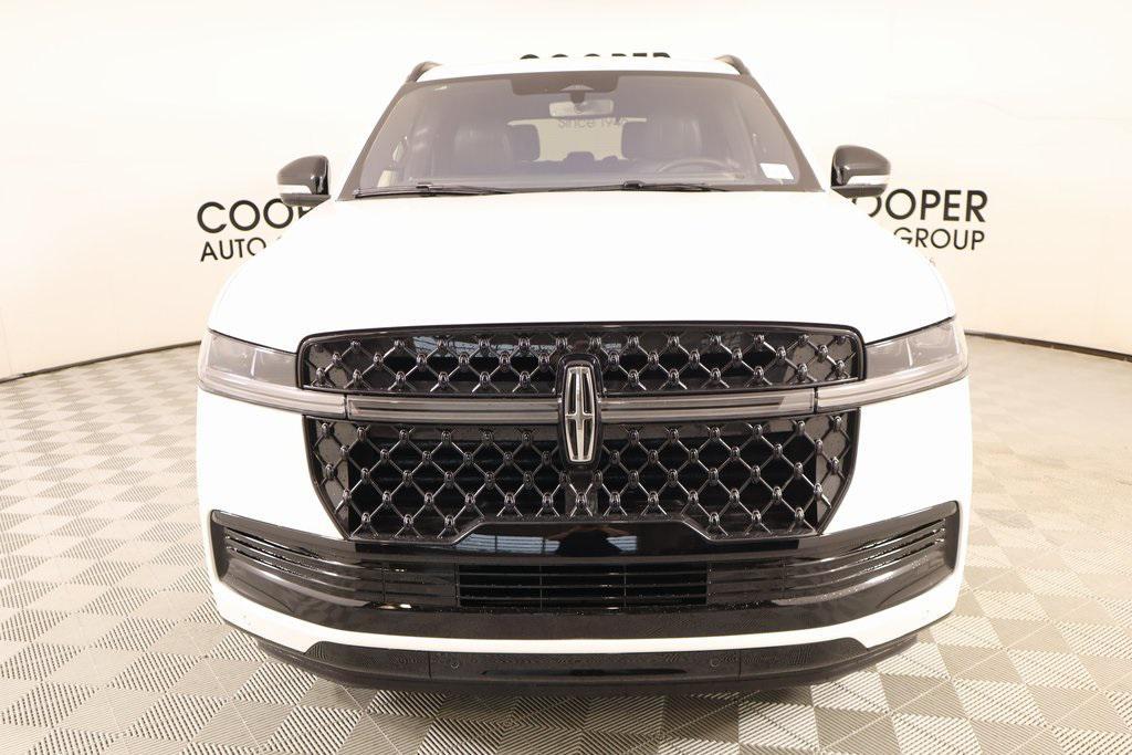 new 2025 Lincoln Navigator car, priced at $102,418