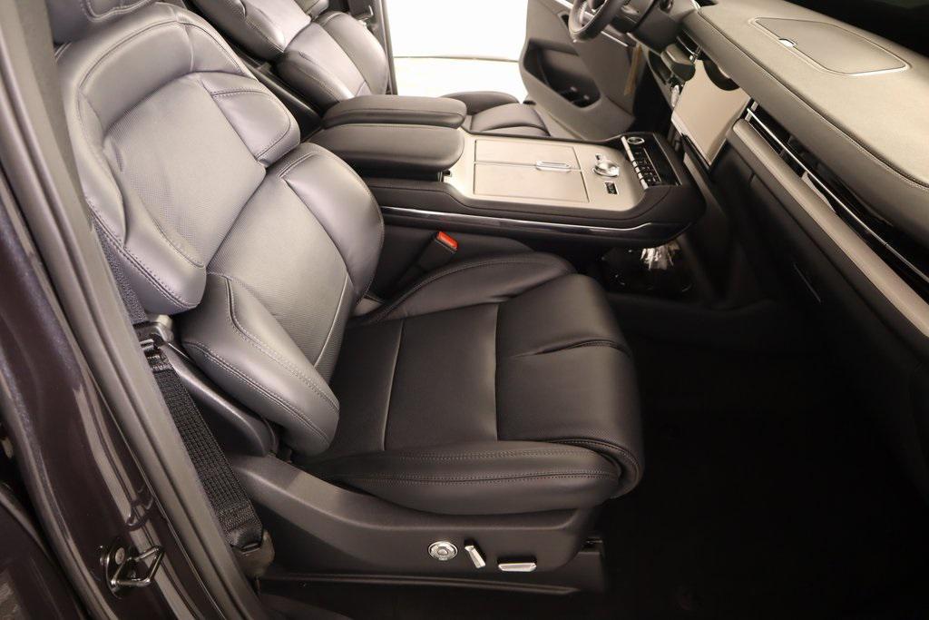 new 2025 Lincoln Navigator car, priced at $106,008
