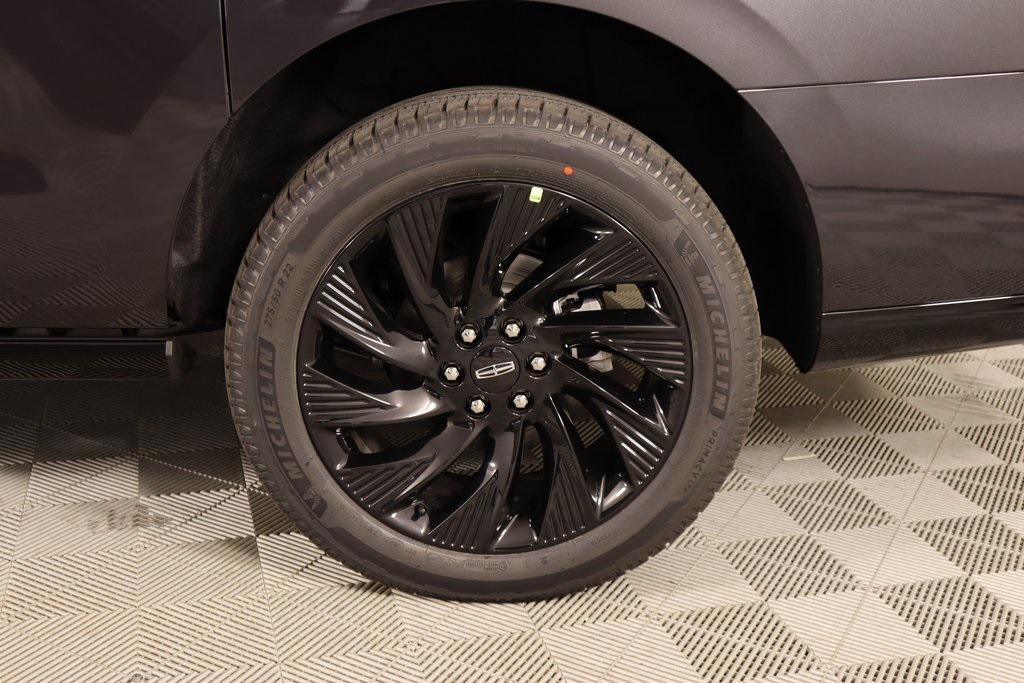 new 2025 Lincoln Navigator car, priced at $106,008