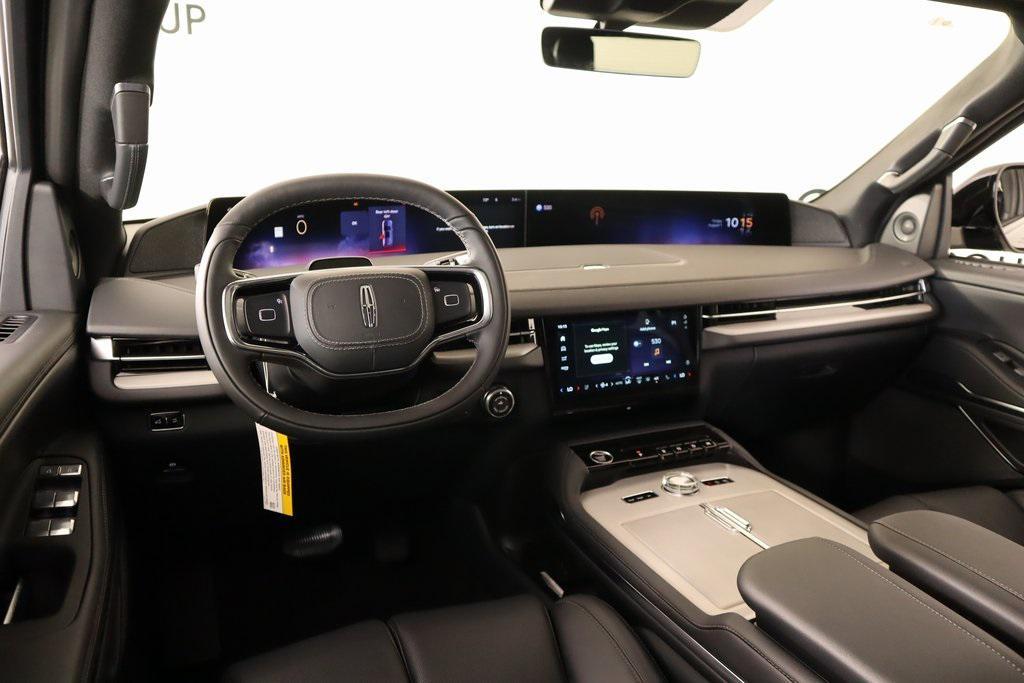 new 2025 Lincoln Navigator car, priced at $106,008