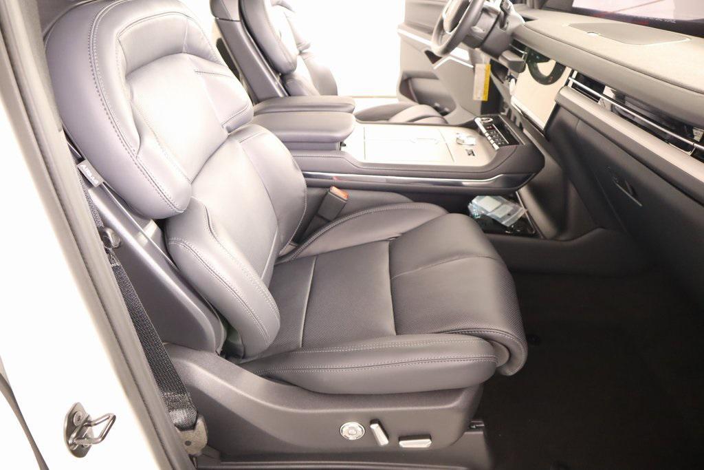 new 2025 Lincoln Navigator car, priced at $105,778