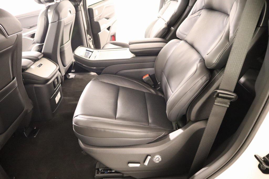 new 2025 Lincoln Navigator car, priced at $105,778