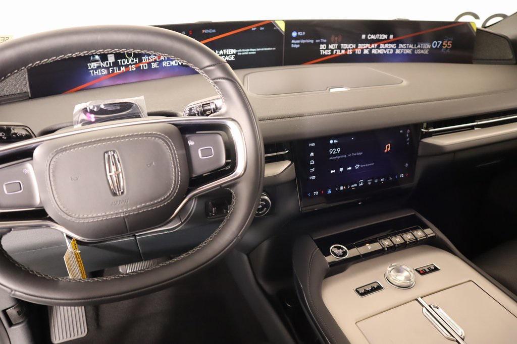 new 2025 Lincoln Navigator car, priced at $105,778