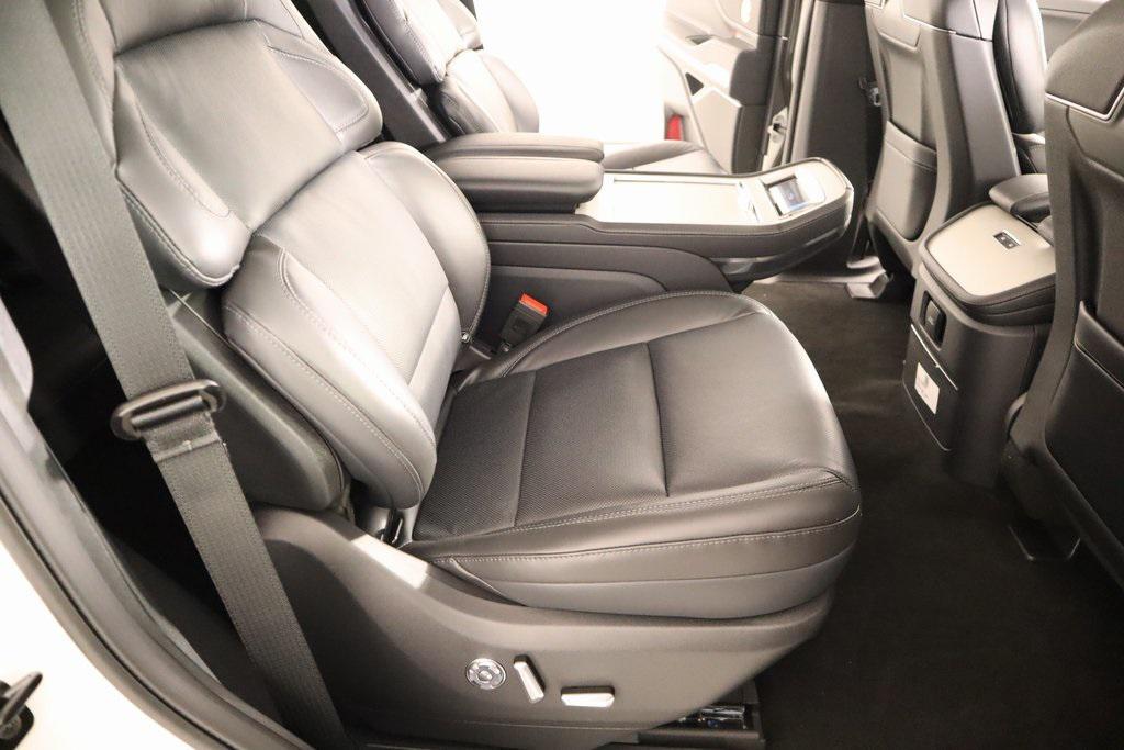 new 2025 Lincoln Navigator car, priced at $105,778