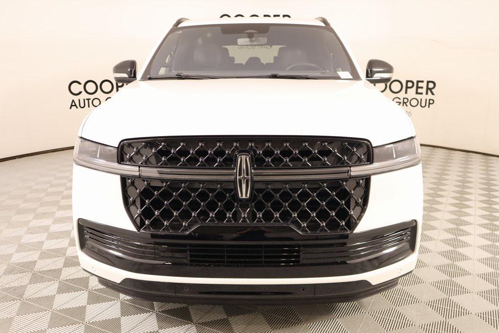 new 2025 Lincoln Navigator car, priced at $105,778